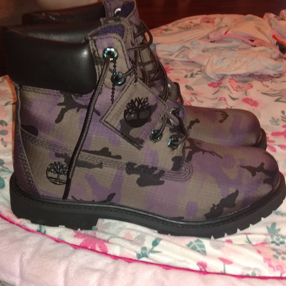 Brand new size 7 camo timberlands women'